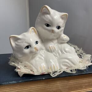 Vintage White Ceramic Cuddling Kitty Cats‎ Figurine Blue Eyes Glossy